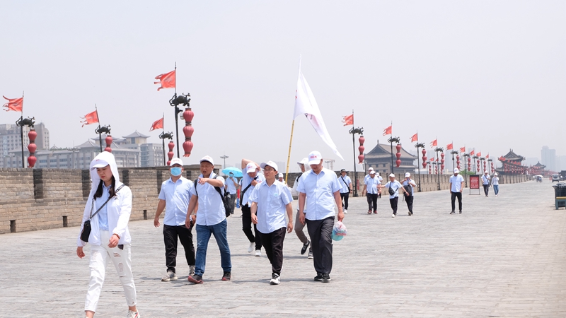 西馳電氣營(yíng)銷(xiāo)中心會(huì)議圓滿成功(圖32)